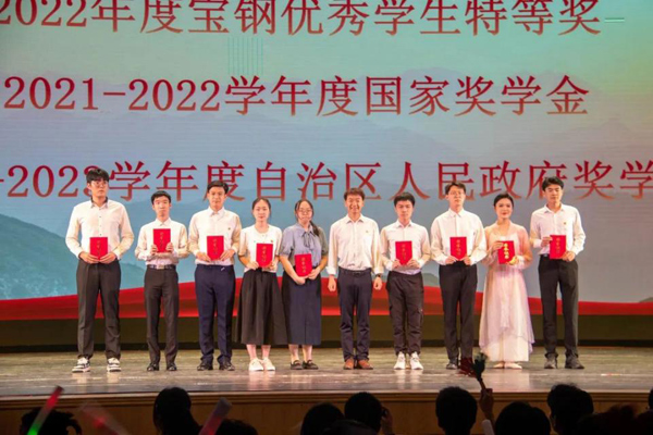 广西大学电气工程学院举行"学思践悟 电亮青春"主题晚会