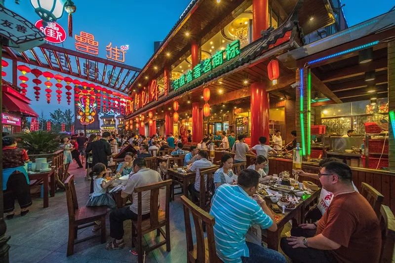 安徽合肥两条最具人气网红的美食街,名字很多人容易读错