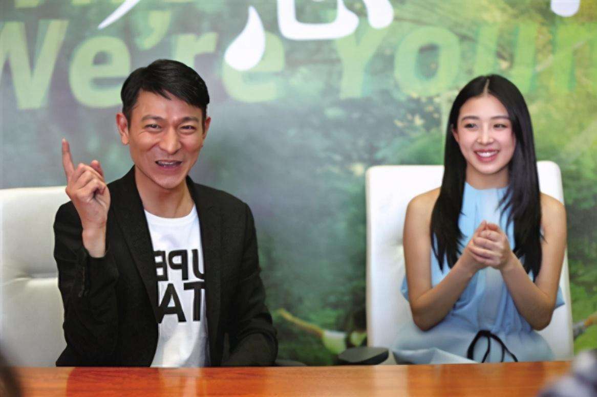 刘德华和张含韵深夜长谈,2小时后,张含韵为何消失了?