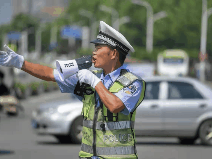 "最美民警"最美辅警"网络投票开始啦!为他们点赞