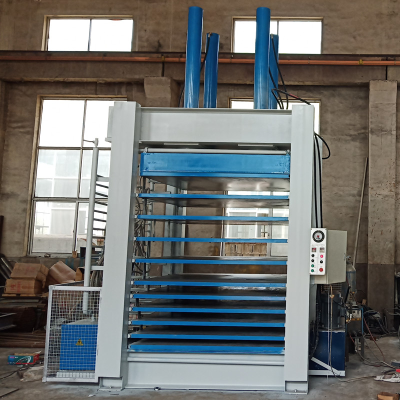 多层热压机常用于进行复合板材粘贴,也用于木皮贴面使用