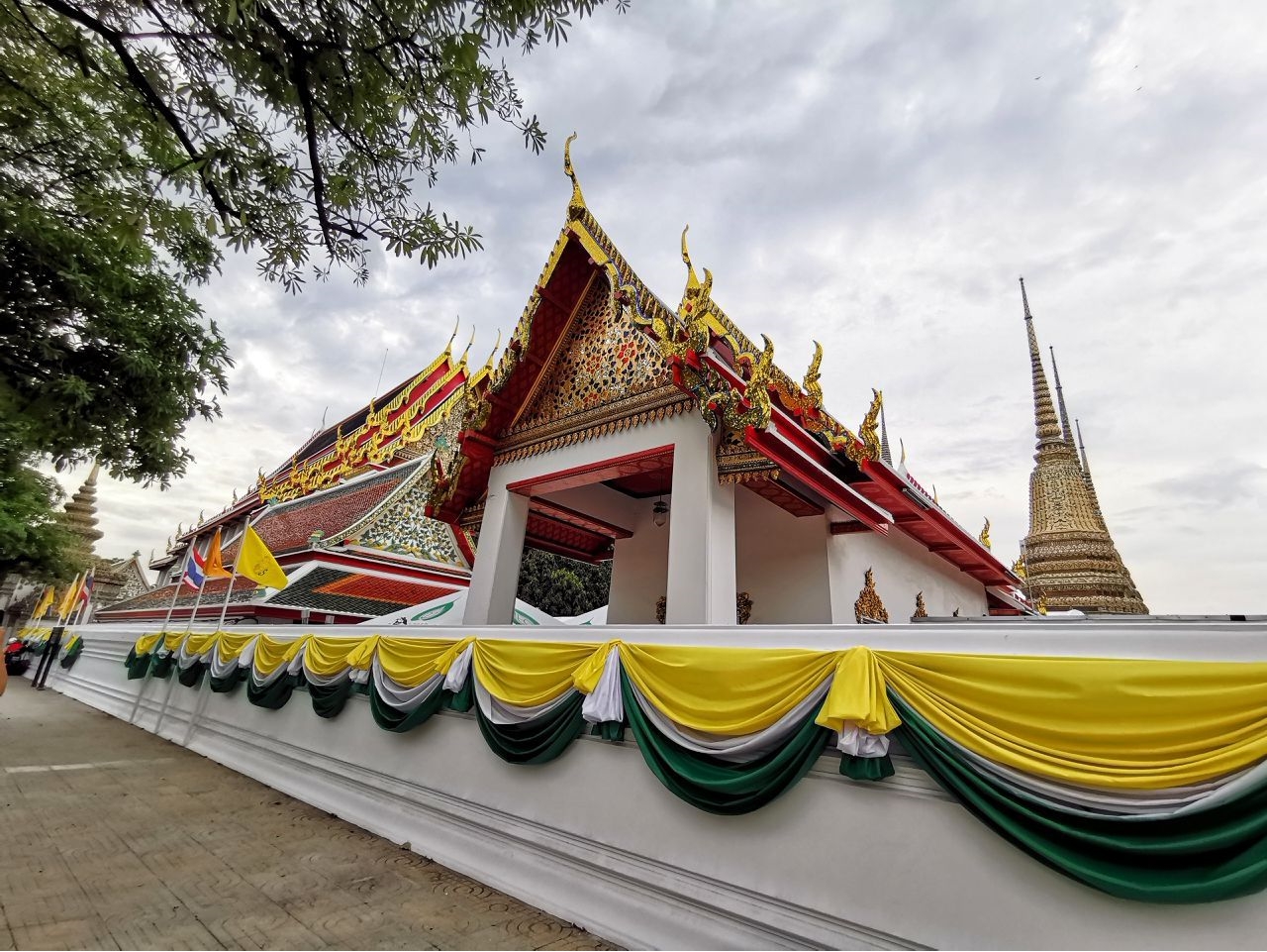泰国旅游攻略 曼谷卧佛寺体验浓浓的泰国佛教文化