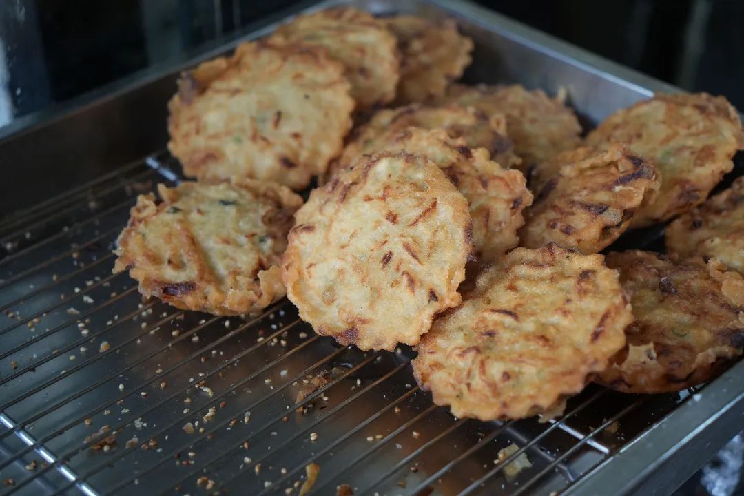 上海冬日必备美味,外脆里烫的"油墩子"谁不想来一口