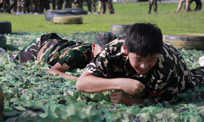 吃苦夏令营给孩子一个自己尝试和体验的机会