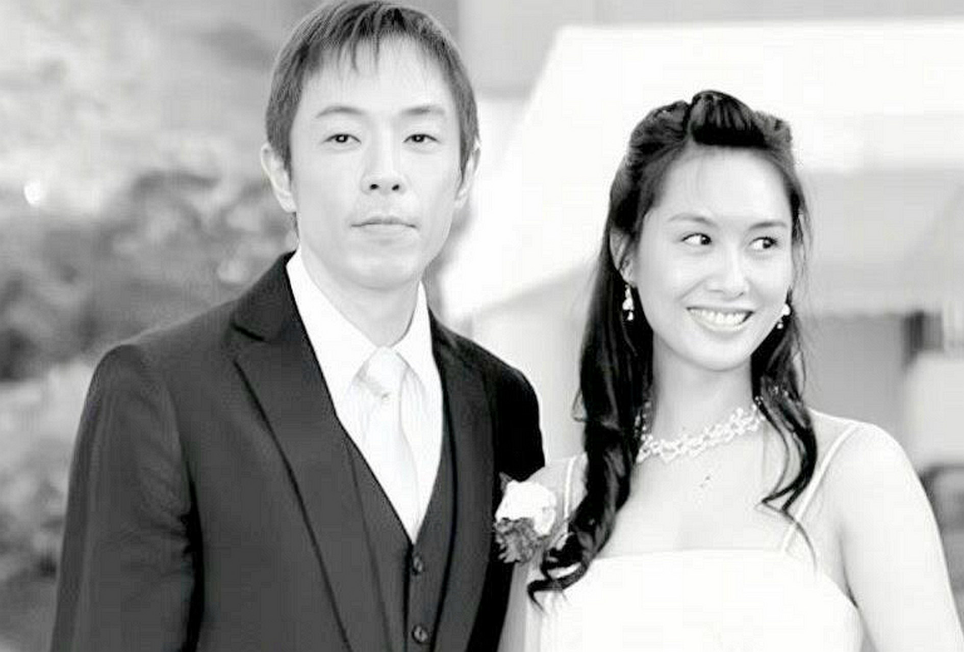 朱茵和他的妻子黄贯中,他们年轻的时候,黄贯中英俊,有才华,身体健康