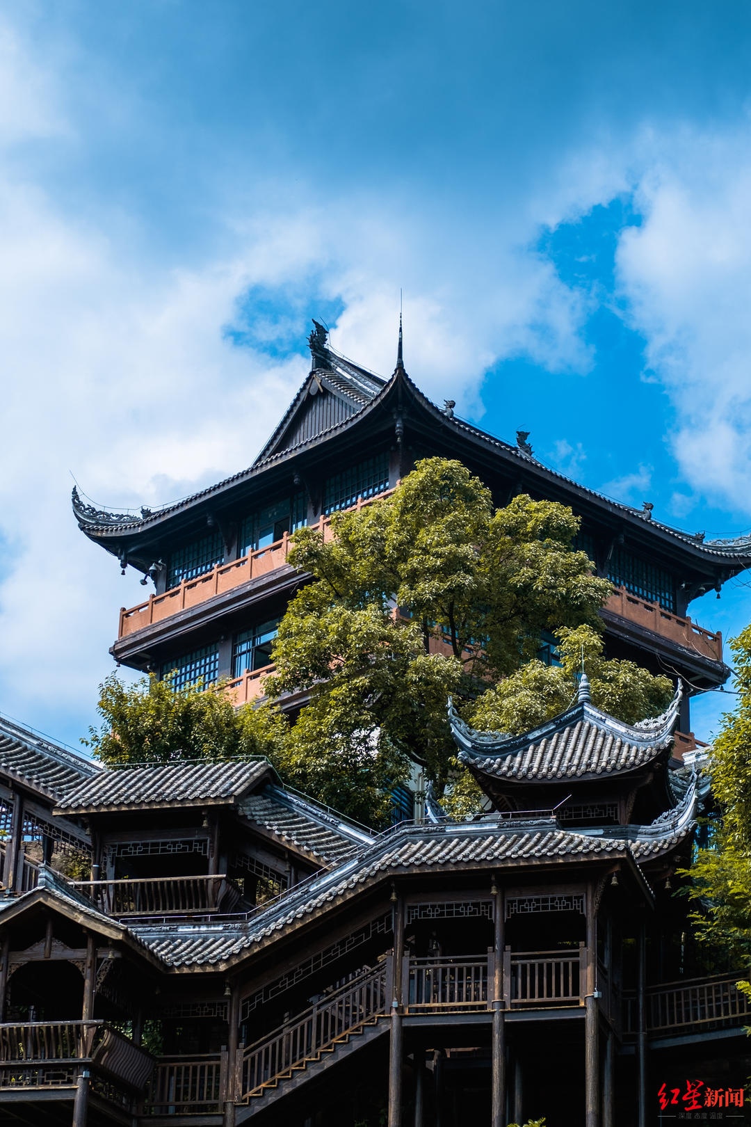 大联播走进五凤古镇,带你领略"五凤环翠,一水穿镇"