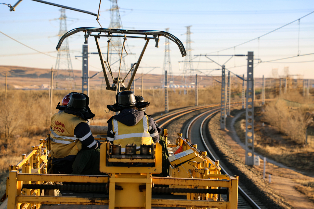 内蒙古集通铁路电气化改造工程开始接触网冷滑试验