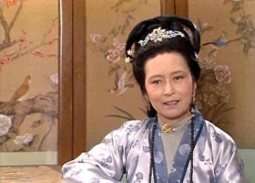 王夫人这个傻妈妈立场错误,要了元妃的命,也破坏宝玉的幸福