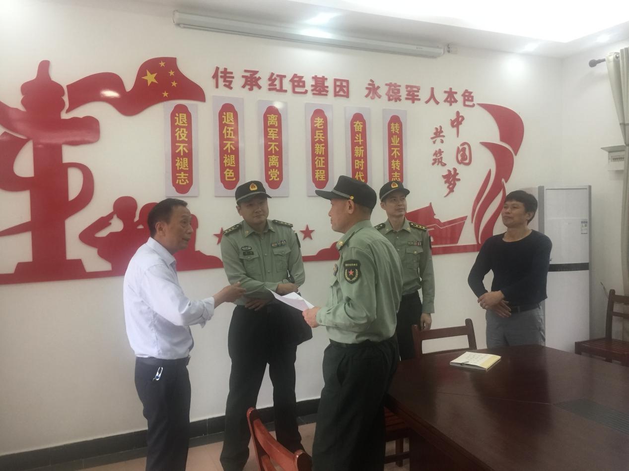 武汉警备区政委李家华一行到徐古检查指导武装工作