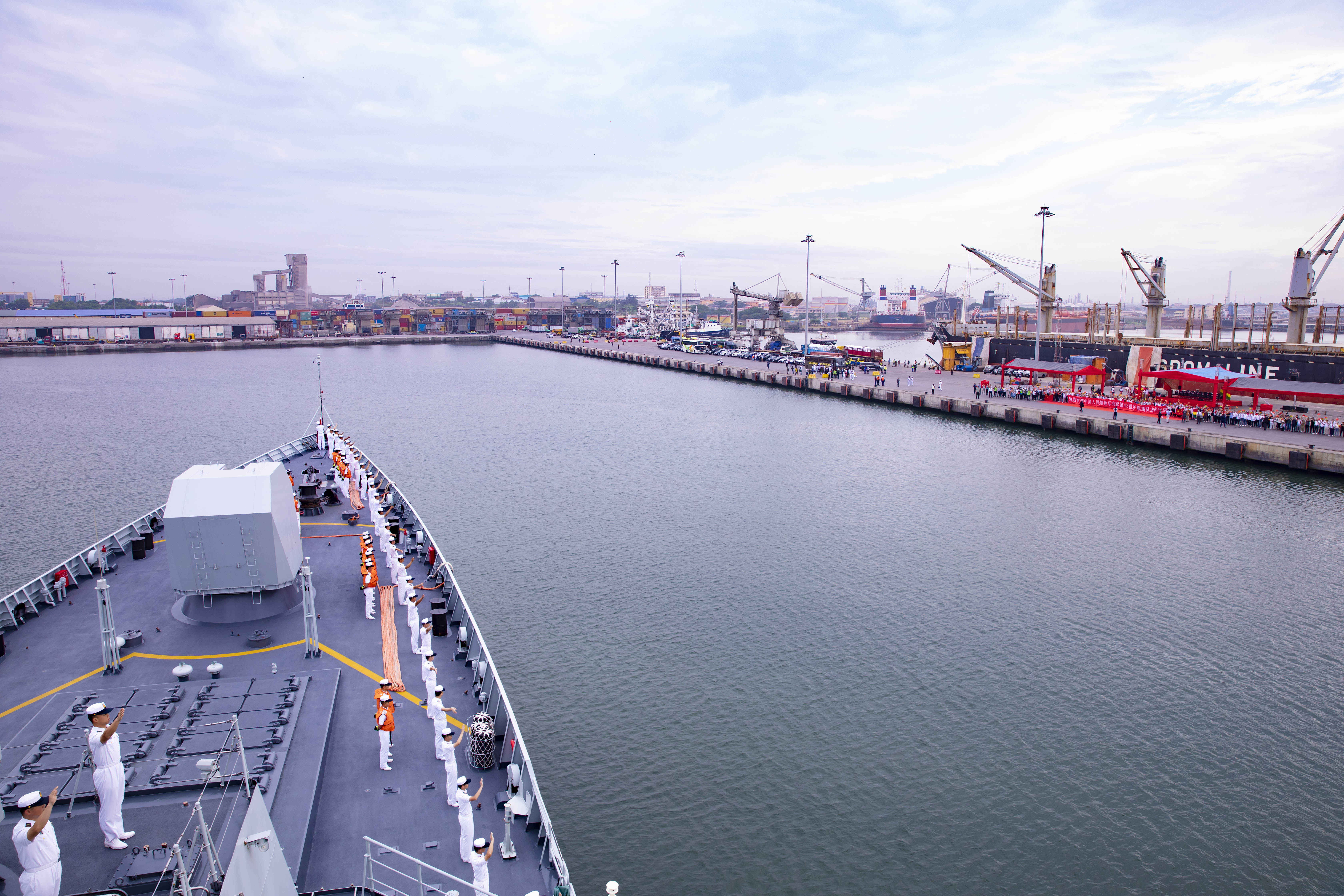 (国际·图文互动)中国海军第43批护航编队抵达加纳进行友好访问