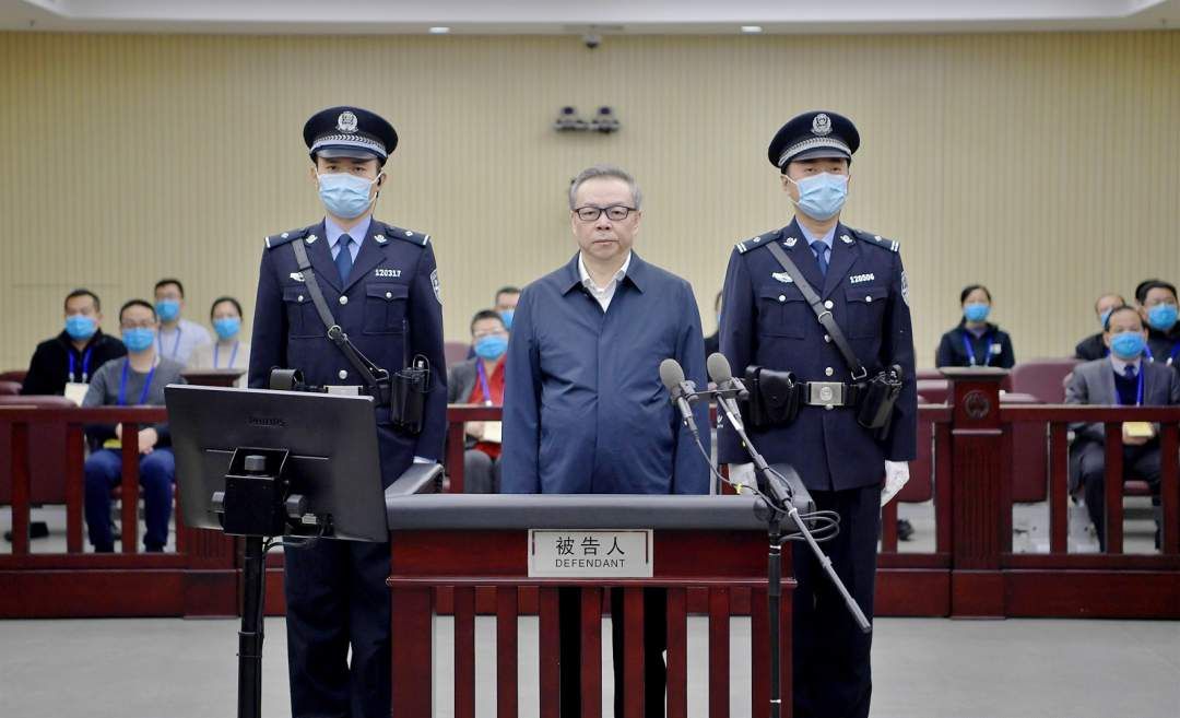 赖小民被判死刑:100多个情妇,100多套房,100多个关系人,咋办