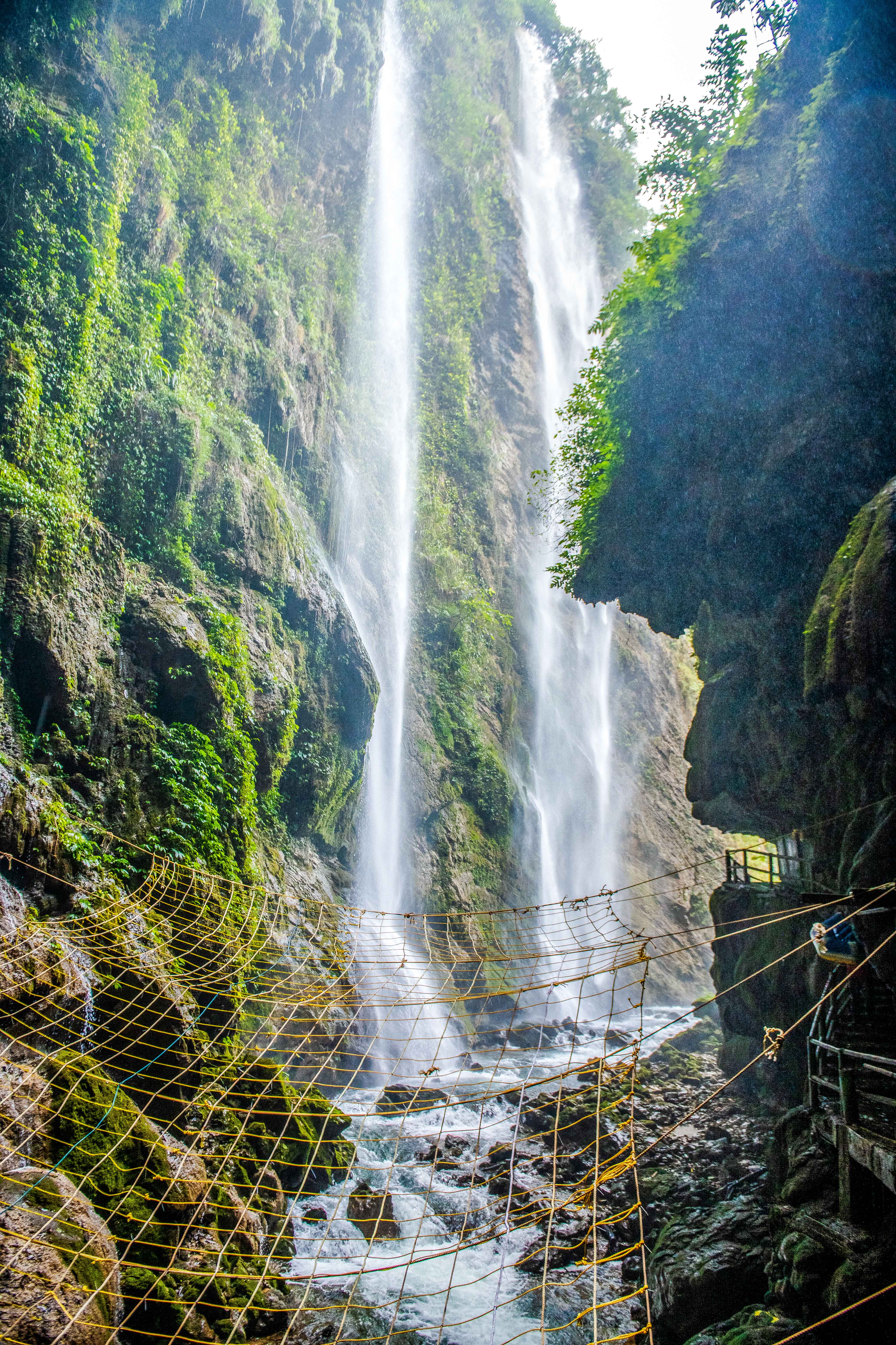 古龙山大峡谷风景区图片