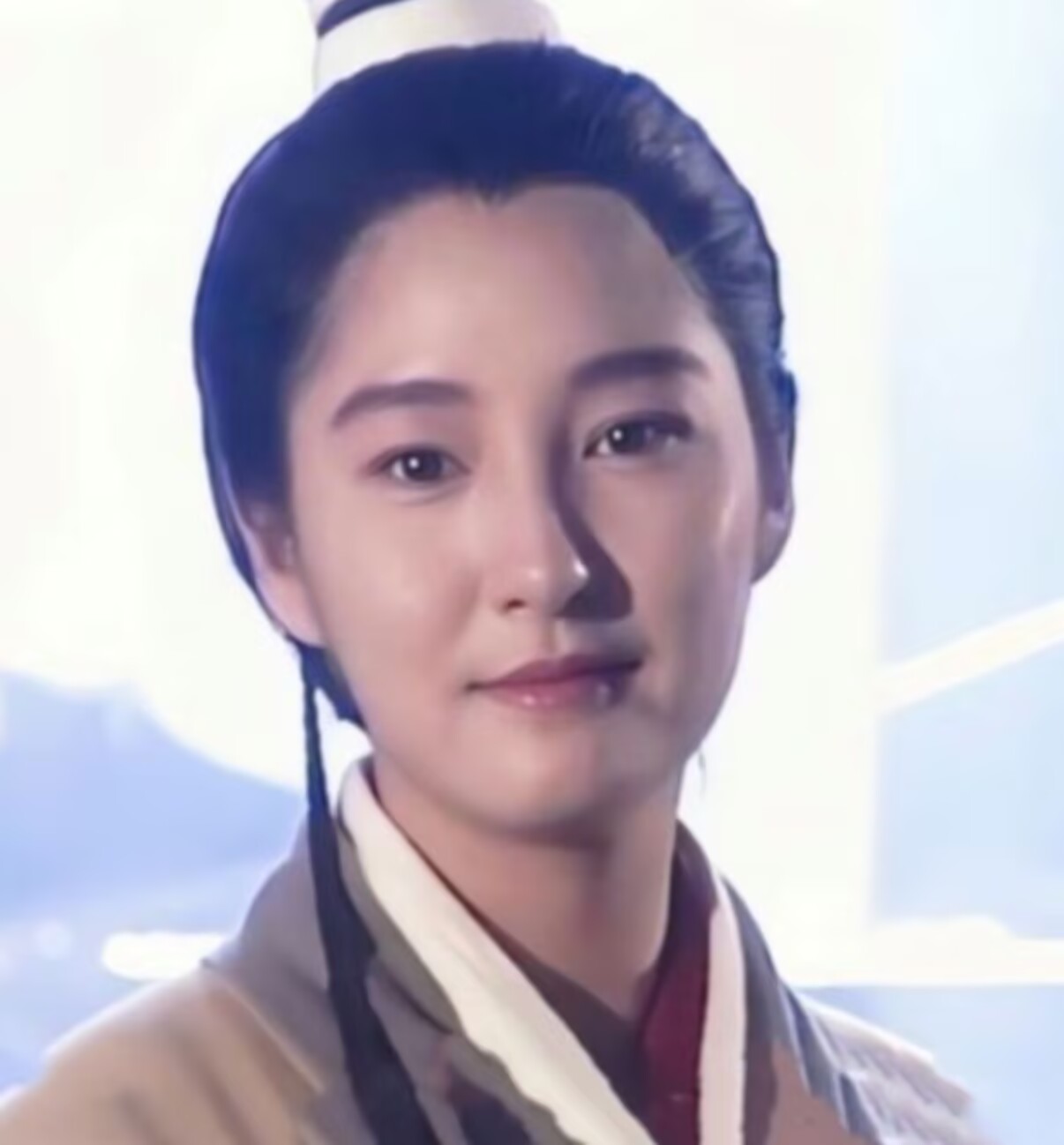 最美李莫愁退隐生活曝光港媒比年长10岁的姐姐米雪还显老