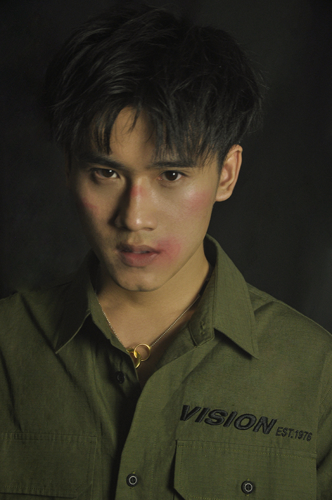 演员王璨伤痕妆写真曝光 演绎独特平面情绪