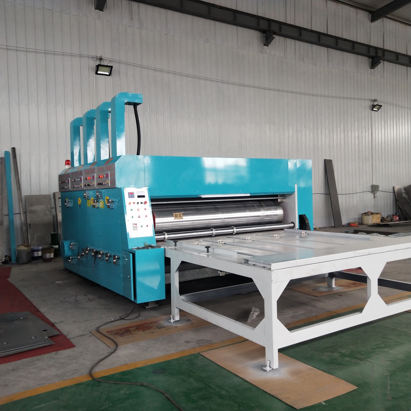 瓦楞纸箱印刷开槽模切设备