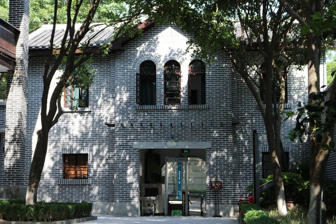 day1:大田湾体育场—重庆人民大礼堂,重庆三峡博物馆—嘉西村怡园