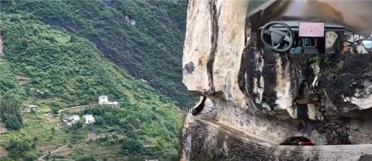 中国车主挂壁公路实测特斯拉智驾海外走红！马斯克转发后车主回应