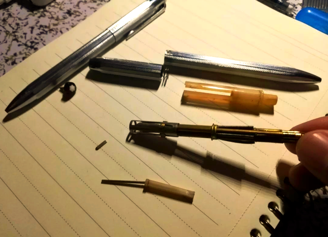 拆解万宝龙多功能圆珠笔,探索内部神秘结构