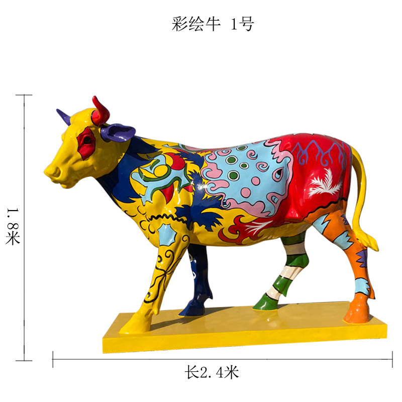 公園靚麗的彩繪牛雕塑