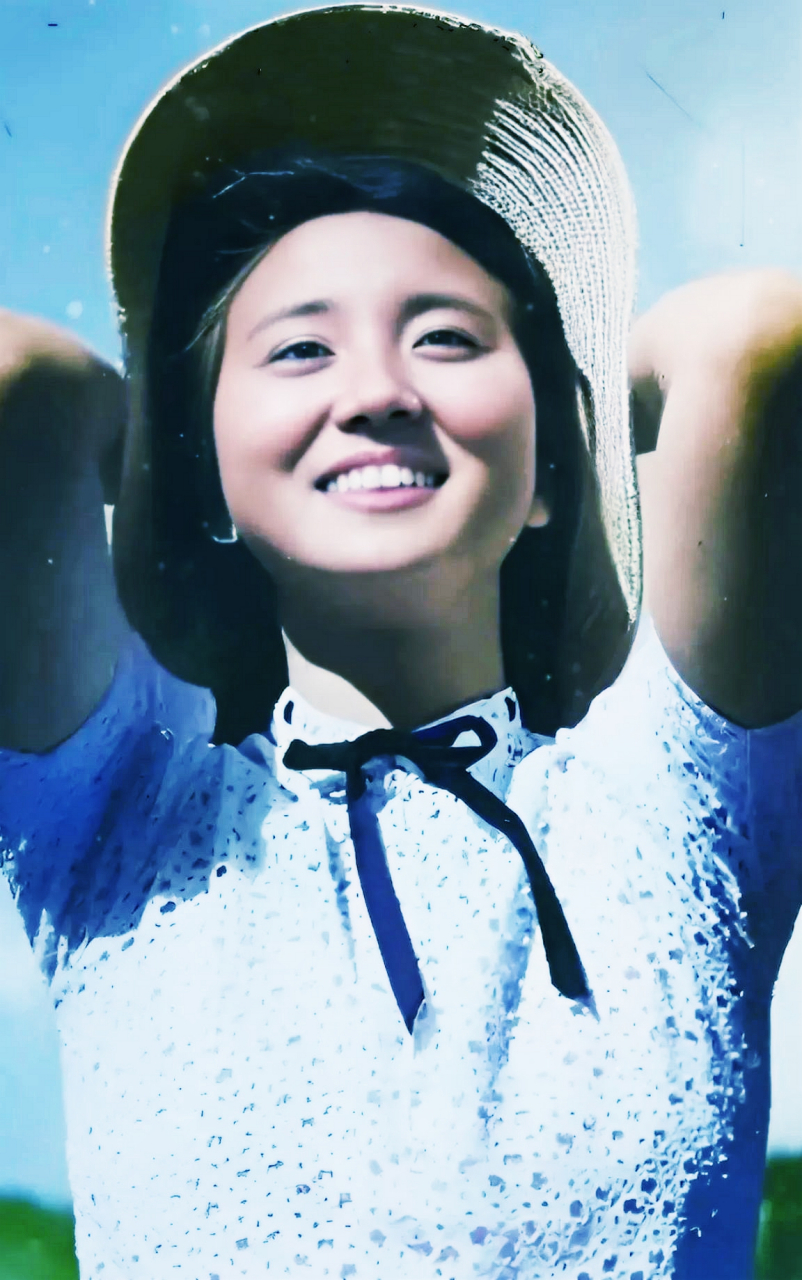 蒋英年轻时的照片,尽显她的纯真.