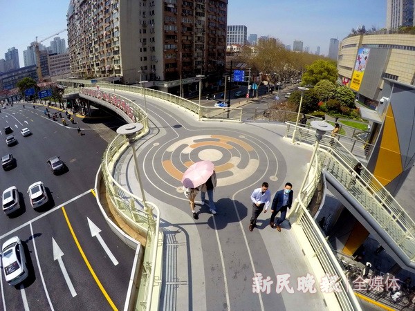 融入创意设计新理念 徐家汇路人行天桥空间全新亮相