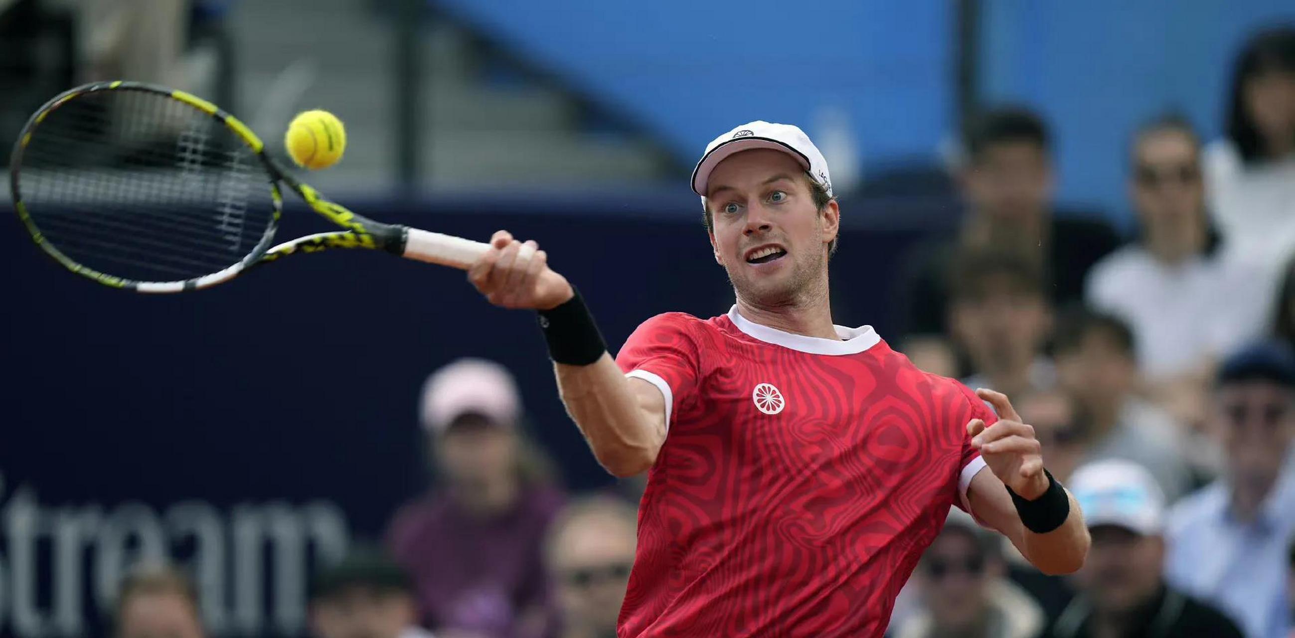 范德尚舒普在自己的 5-2/40-15  6-5/40-15,手握四个赛点的情况下却