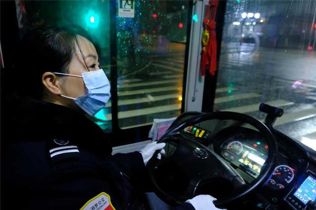 保驾护航的女司机——汨罗市一辆特殊的"校车"