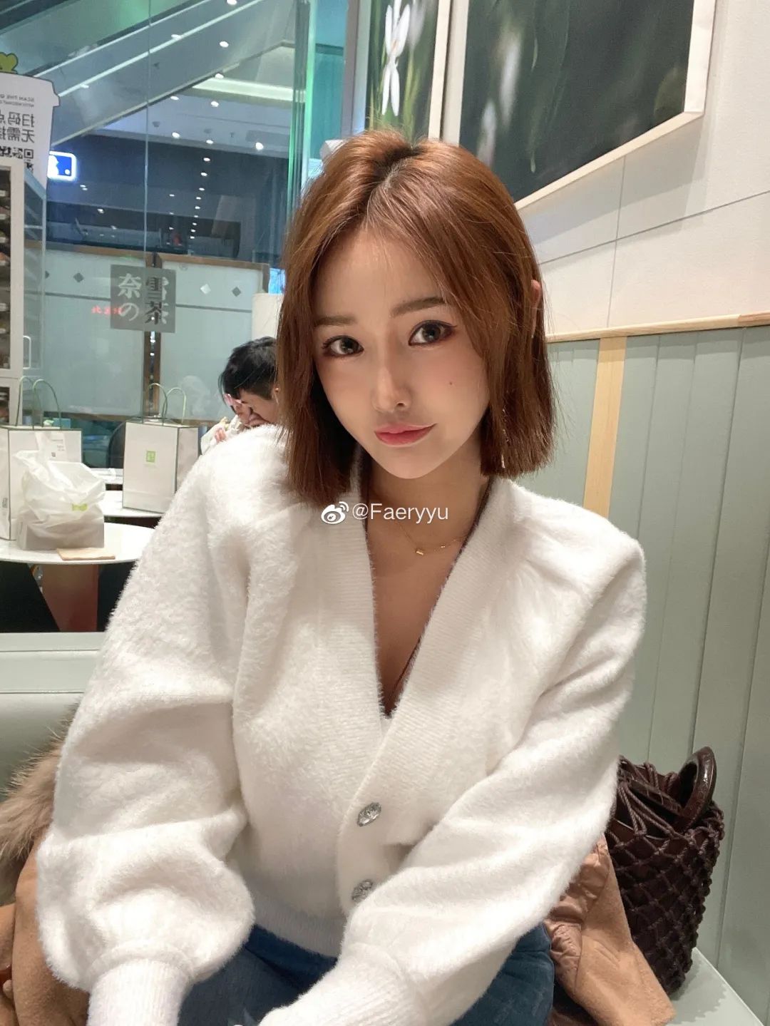 黄思雨,身高168,就读于沈阳科技学院,射手座,爱好旅行和滑雪