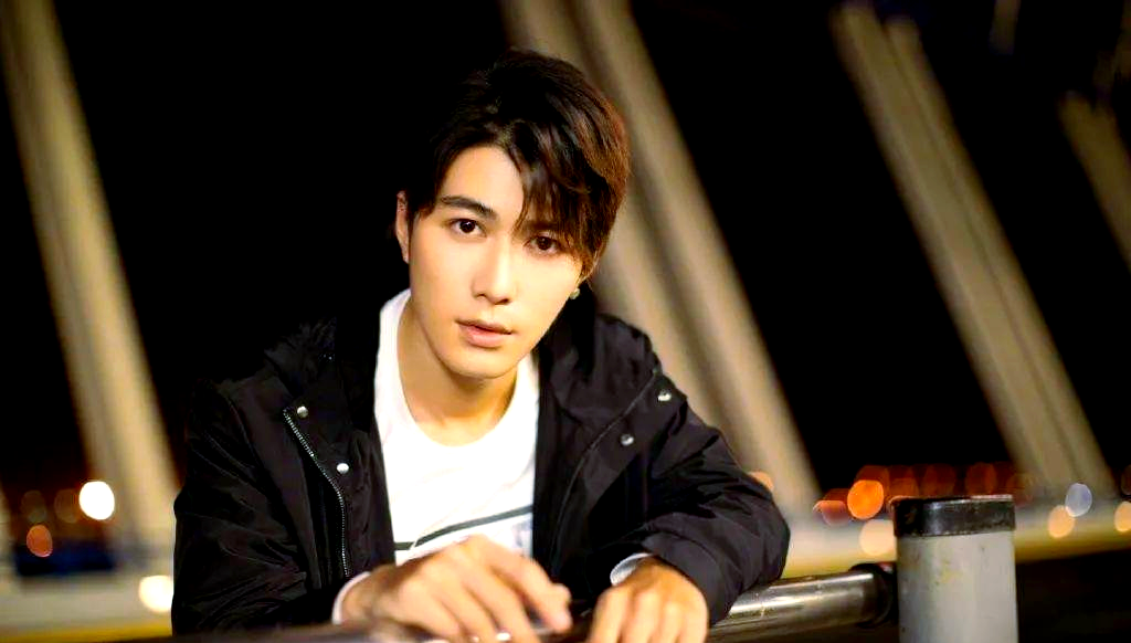男生瘦长脸适合什么发型?从明星看答案