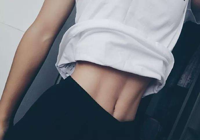 宿舍练就八块腹肌,这位女大学生用她的身材吸引了全网关注!