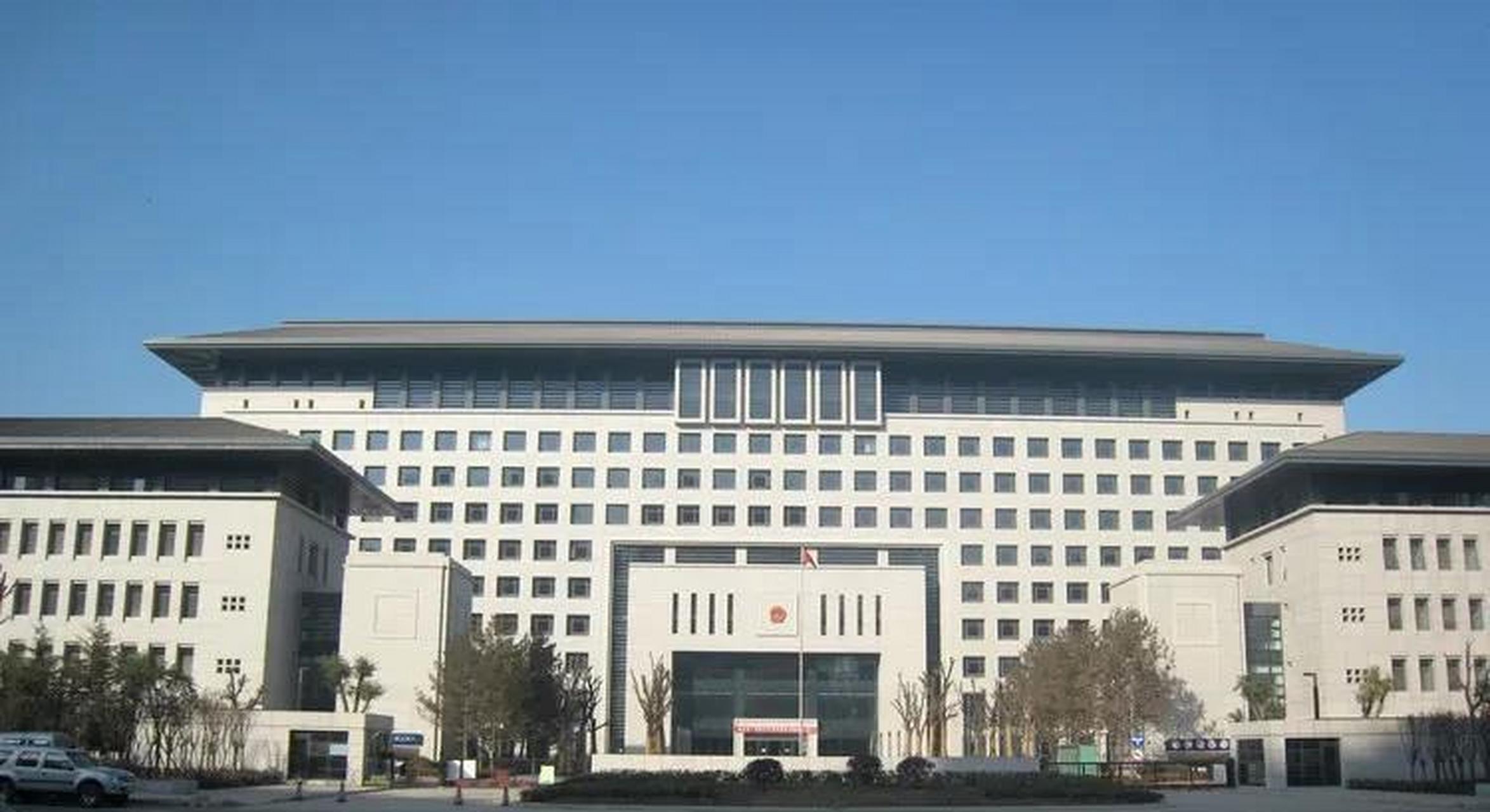 图1滁州市政府大楼 图2安庆市政府大楼 图3沈阳市政府大楼 图4长春市