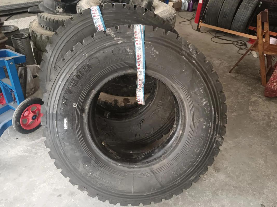 900r20至1200r20钢丝胎有多少重