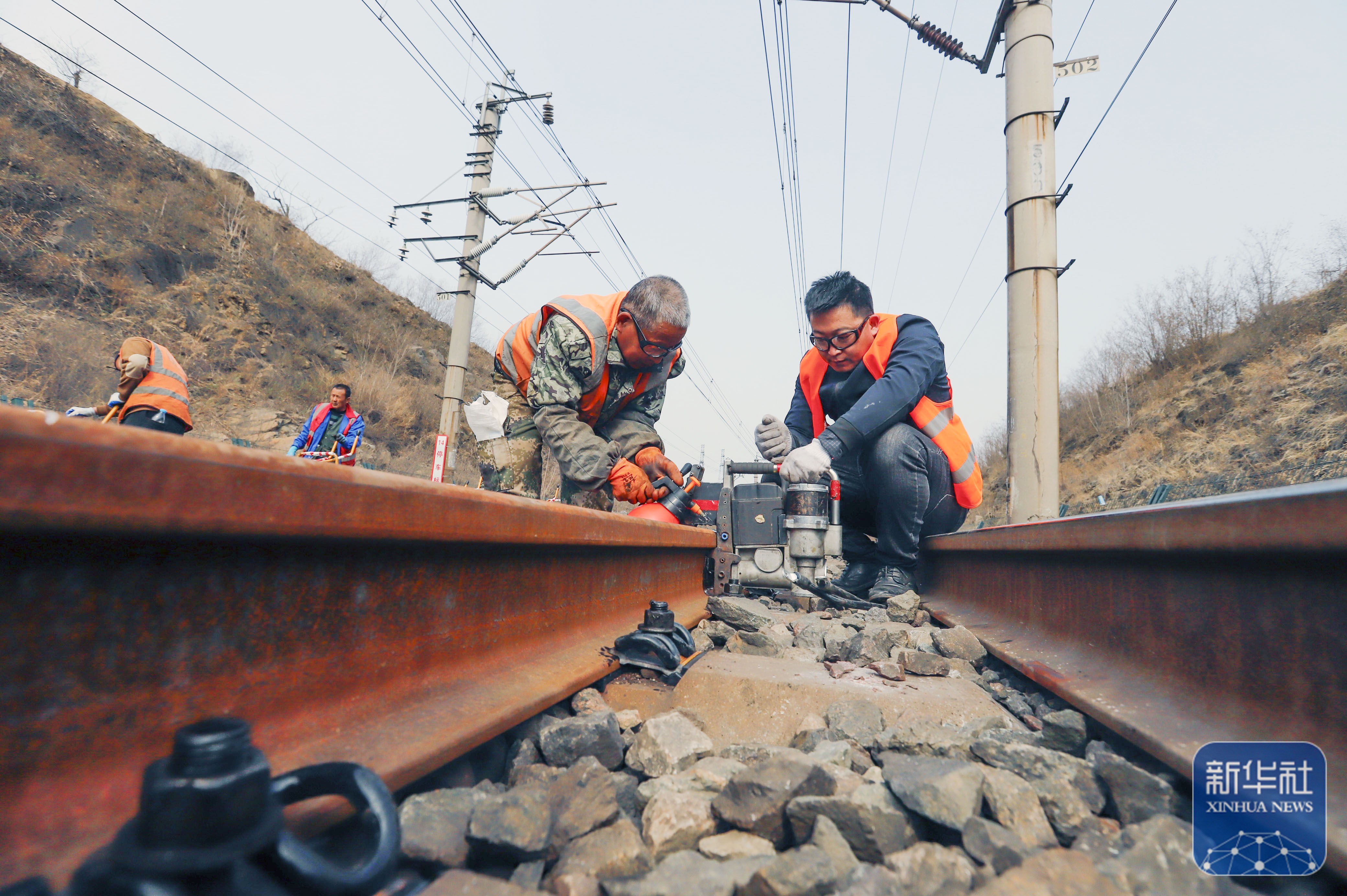 大秦铁路线第一阶段集中维修开始施工
