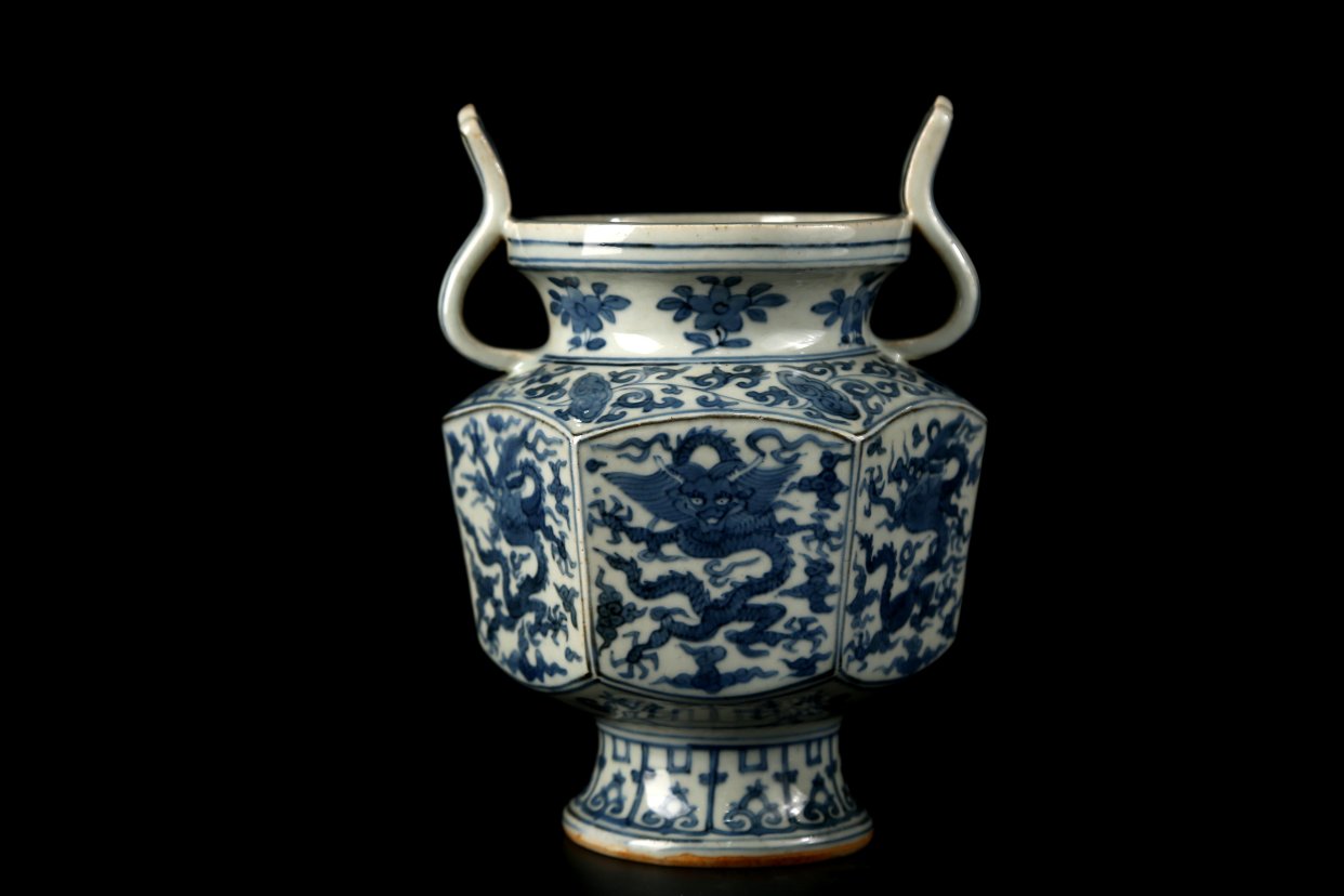 明代隆庆青花双耳六方形香炉