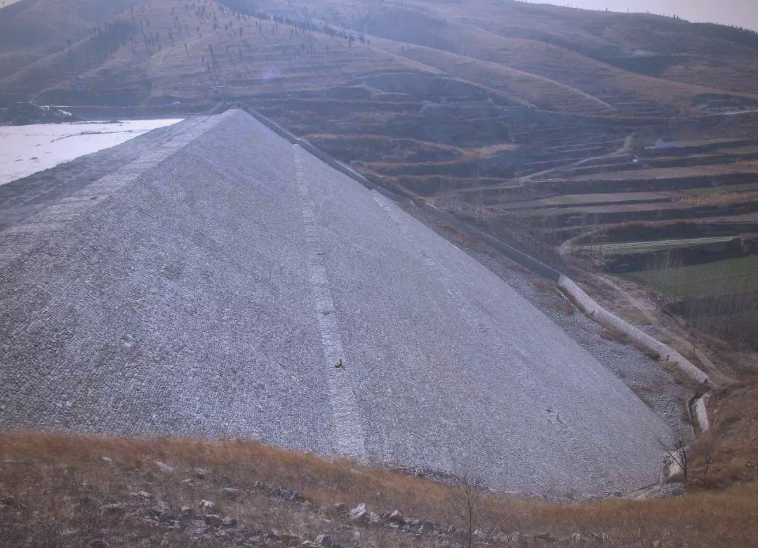 水利工程中土石坝施工技术的探索与发展趋势
