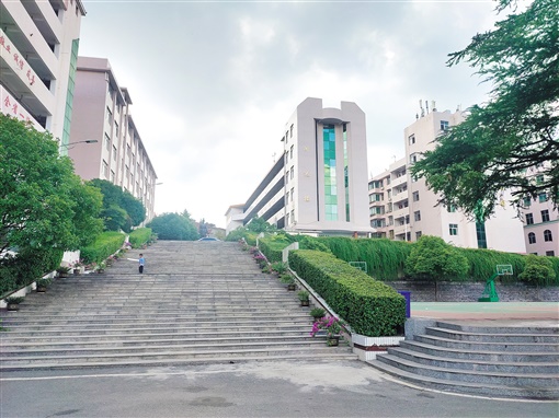 菁菁松坡园 八秩绽芳华——写在隆回县第一中学创办80周年之际