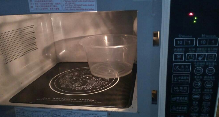 微波炉可以热塑料盒吗