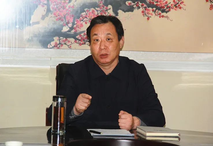 廉广锋主持召开县委常委会会议