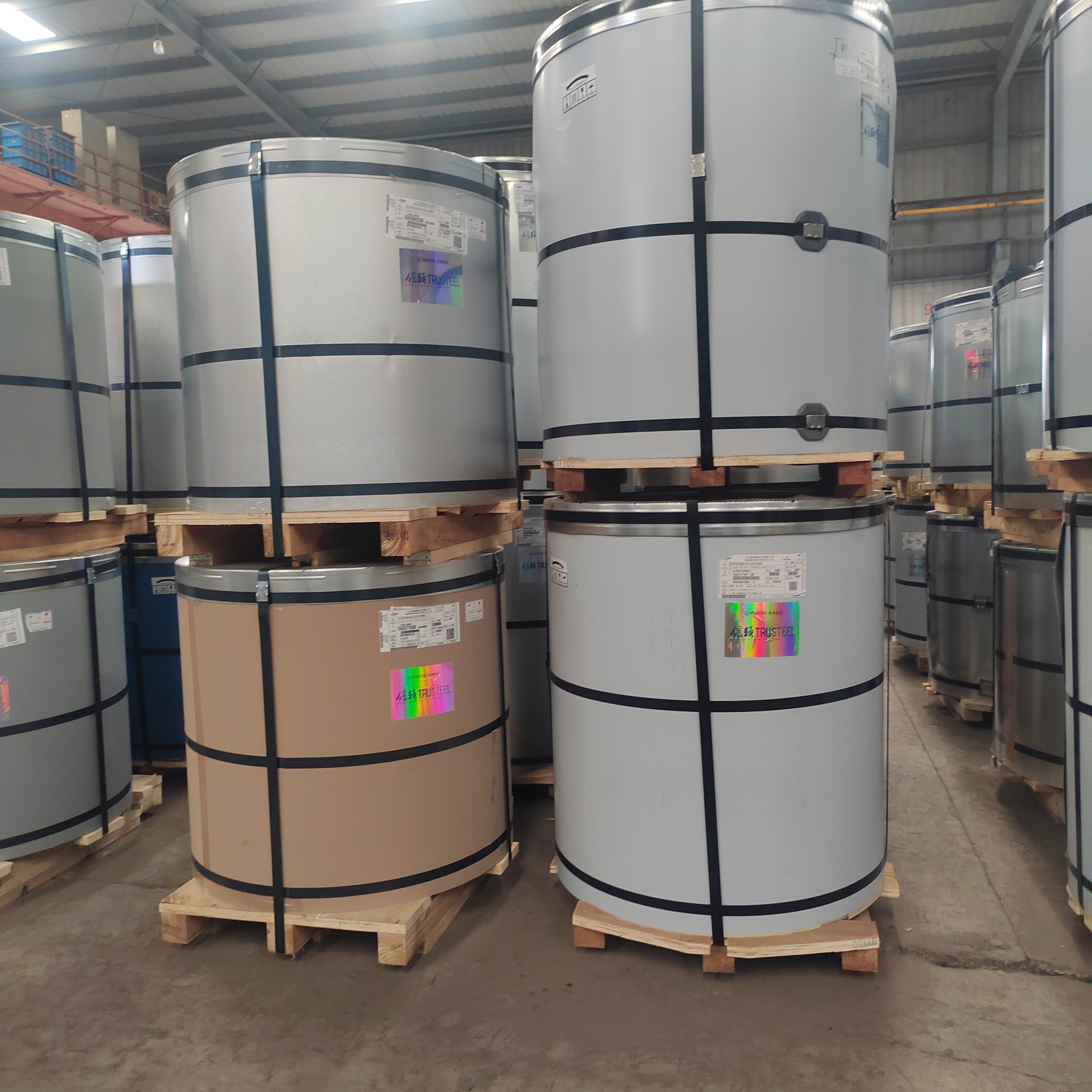 宝钢天蓝色彩涂钢板的物流运输