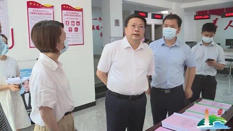 董东明深入部分乡镇,街办社区视察督导疫情防控工作