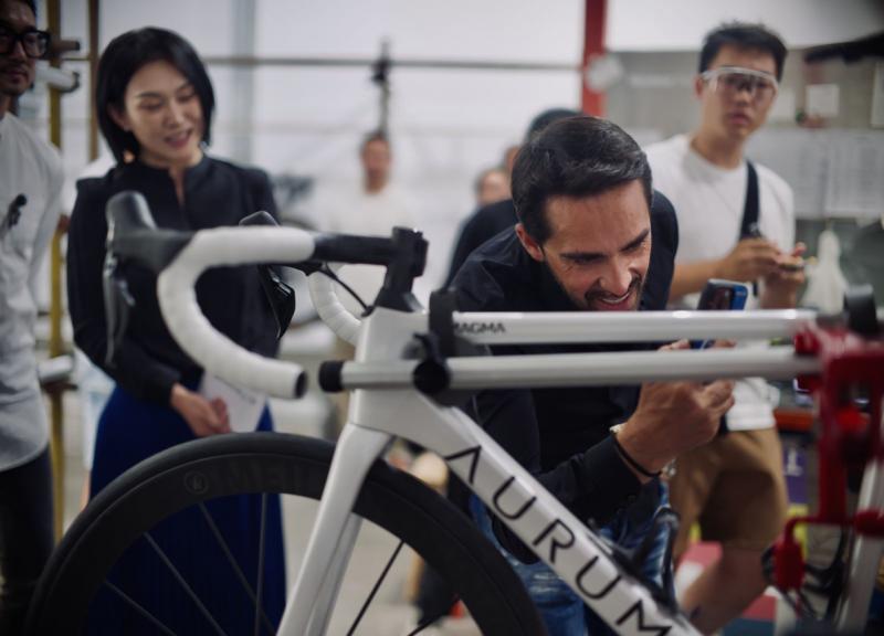 传奇车手康塔多亮相京城知名单车定制中心