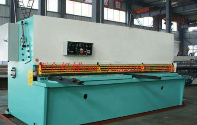 3. 联合冲剪机 联合冲剪机能够进行板材及型材的剪切,主