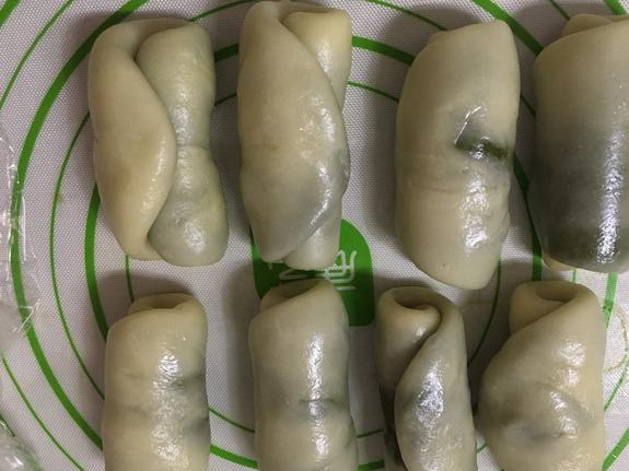 教你做抹茶绿豆酥,层层酥到掉渣渣,内馅绵软香甜,都说不够吃