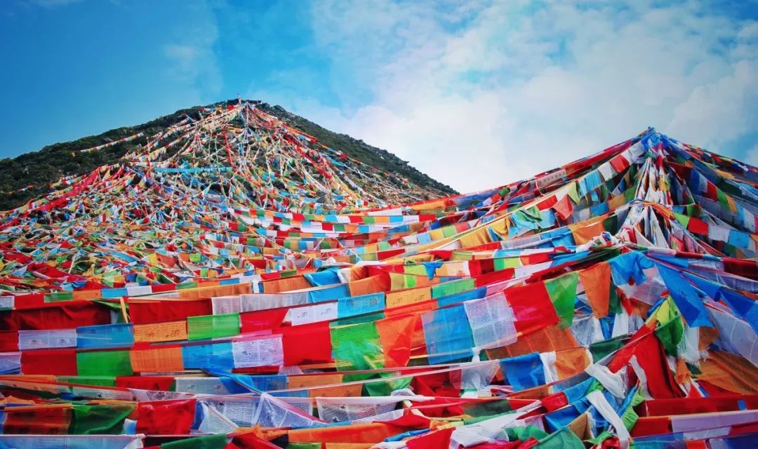 西藏人文义工旅行丨五彩经幡舞动,是人与神之间的纽带