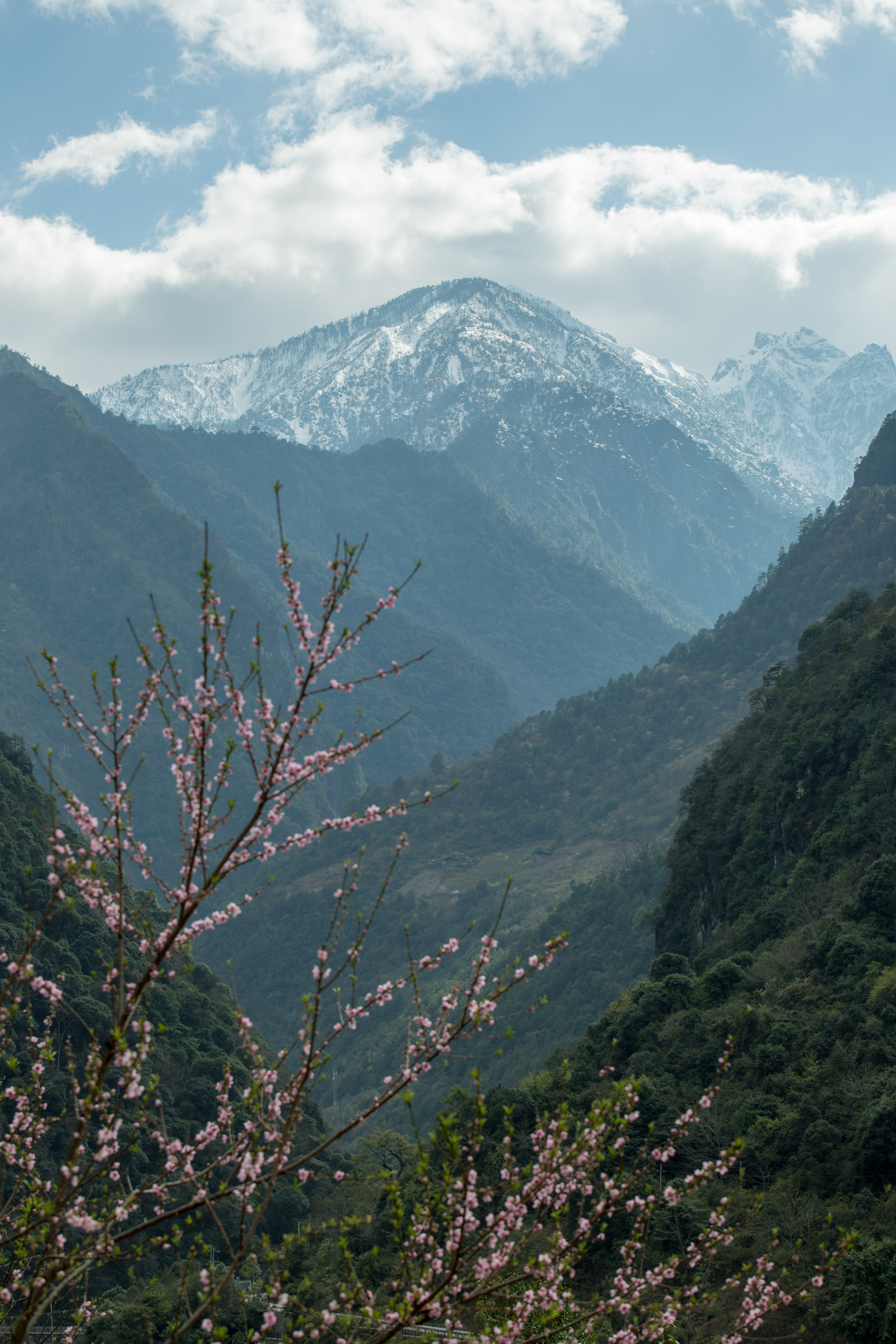 云南怒江:高山峡谷 壮美风光