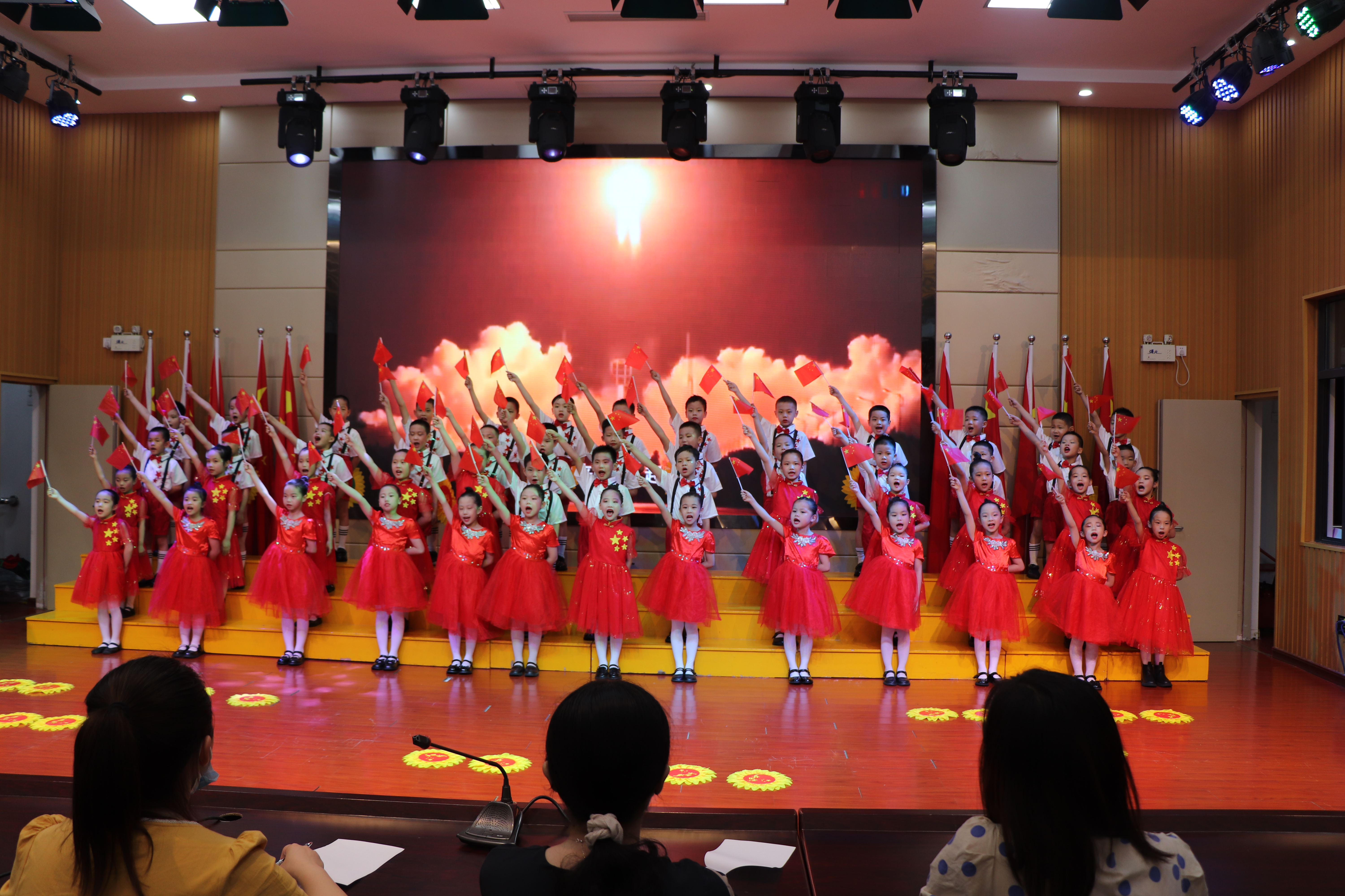 "喜迎二十大唱响新未来"