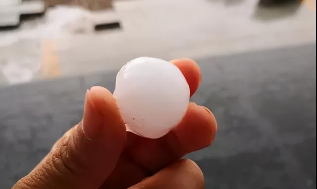 张家口降下冰雹!中北部雨水强势,南部高温连连