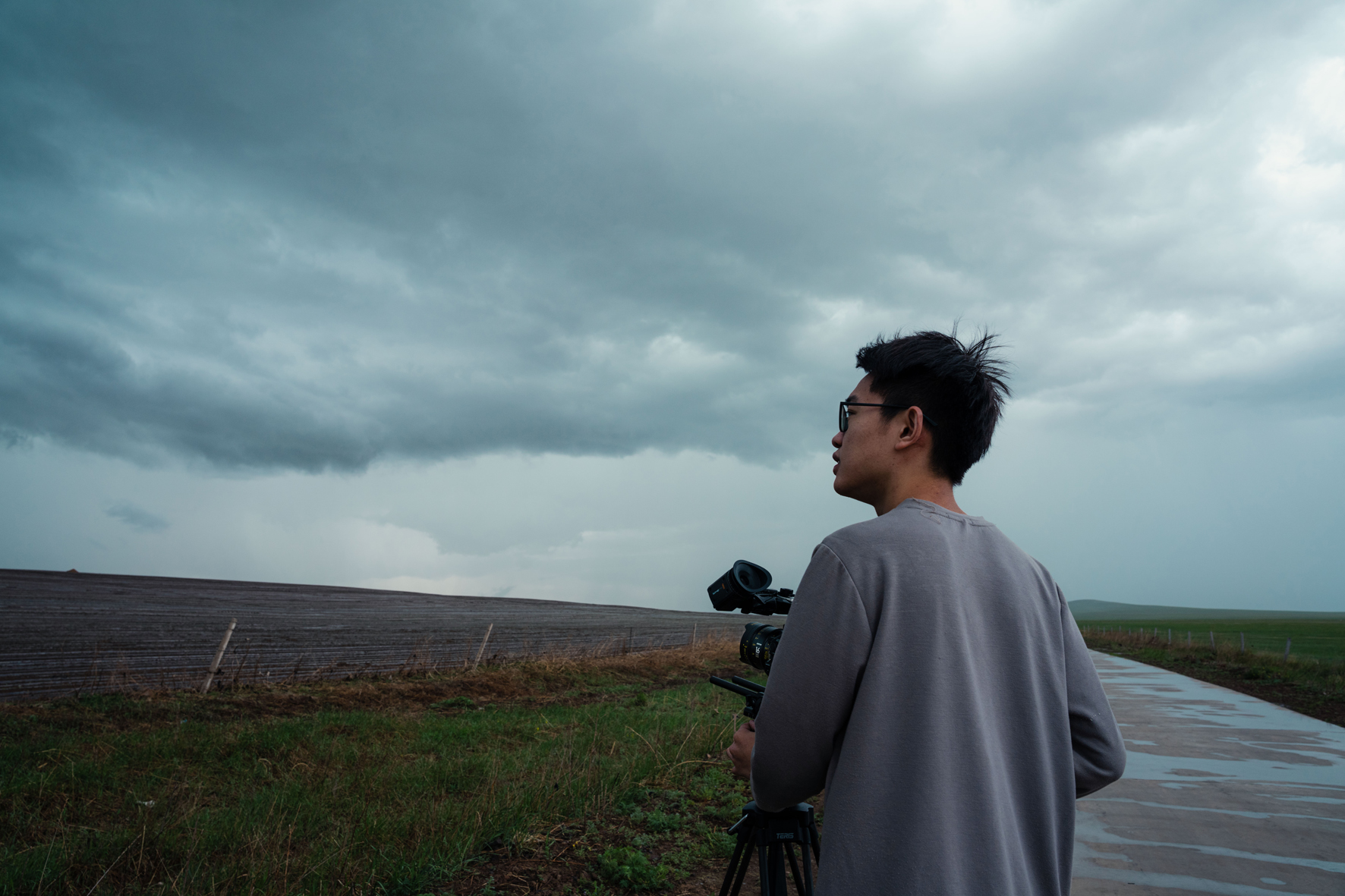 "00后"追风人:向风暴中心驶去