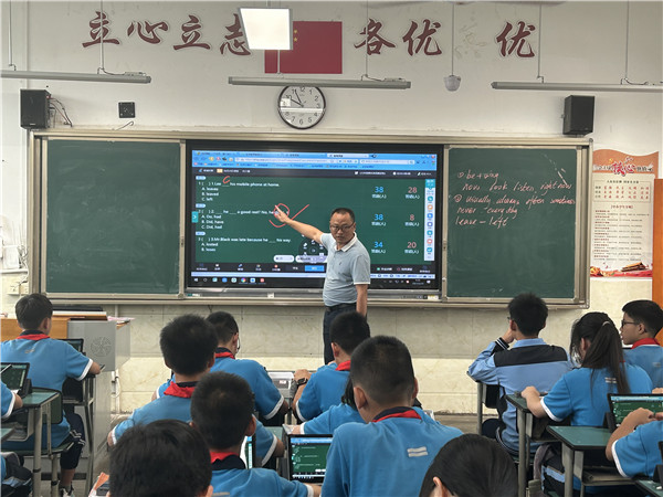 龙泉驿区十陵中学迎大英县教体局访问团到校参观交流