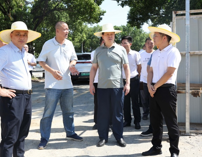 魏中发调度酃湖公园项目 张伟参加